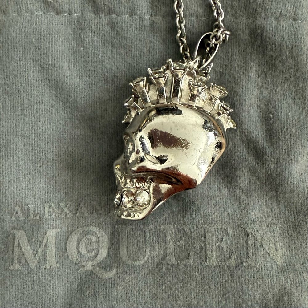 Alexander McQueen Silver Crystal Mohawk Skull Pendant Necklace - Picture 6 of 7